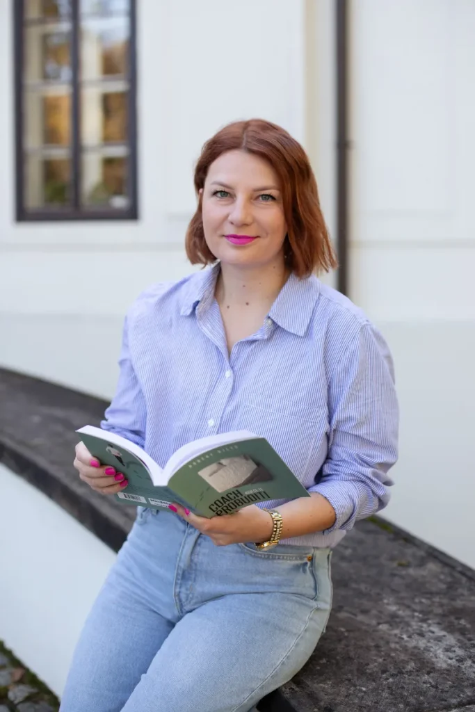Andreja Rambrot Malenica, profesionalni coach, s knjigom u ruci
